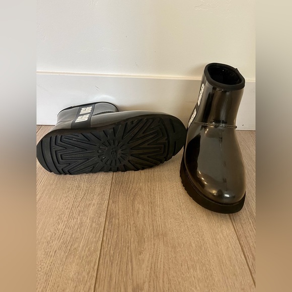 Ugg classic clear mini faux shearling rain boots - Picture 4 of 12